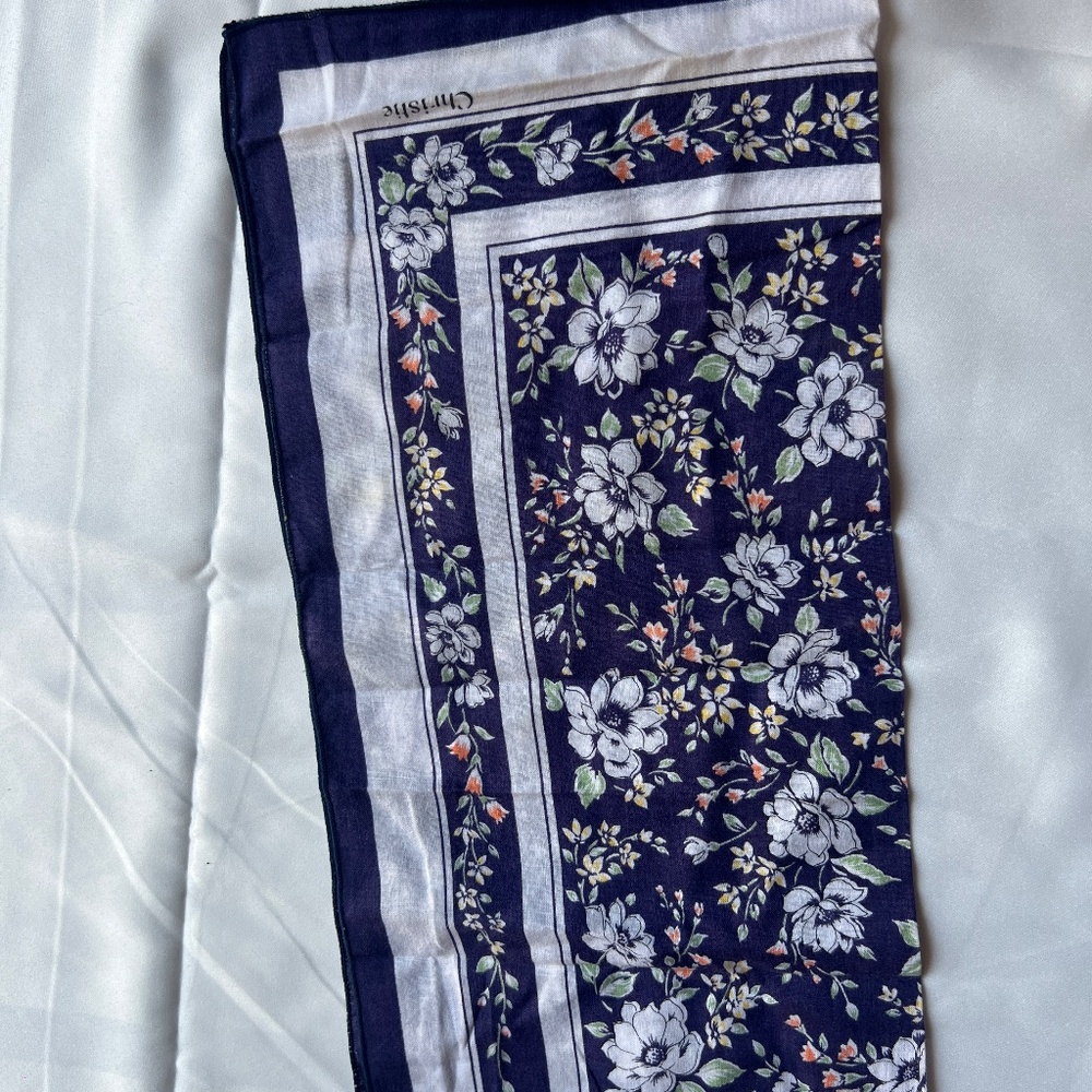 Handkerchief - Picture 2 of 3